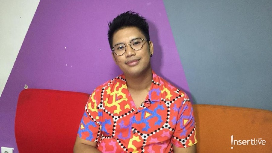 Aktor Ricky Cuaca mengawali tahun baru dengan sesuatu yang berbeda. Tahun ini ia lebih memilih untuk bekerja dan mempersiapkan bisnis barunya.