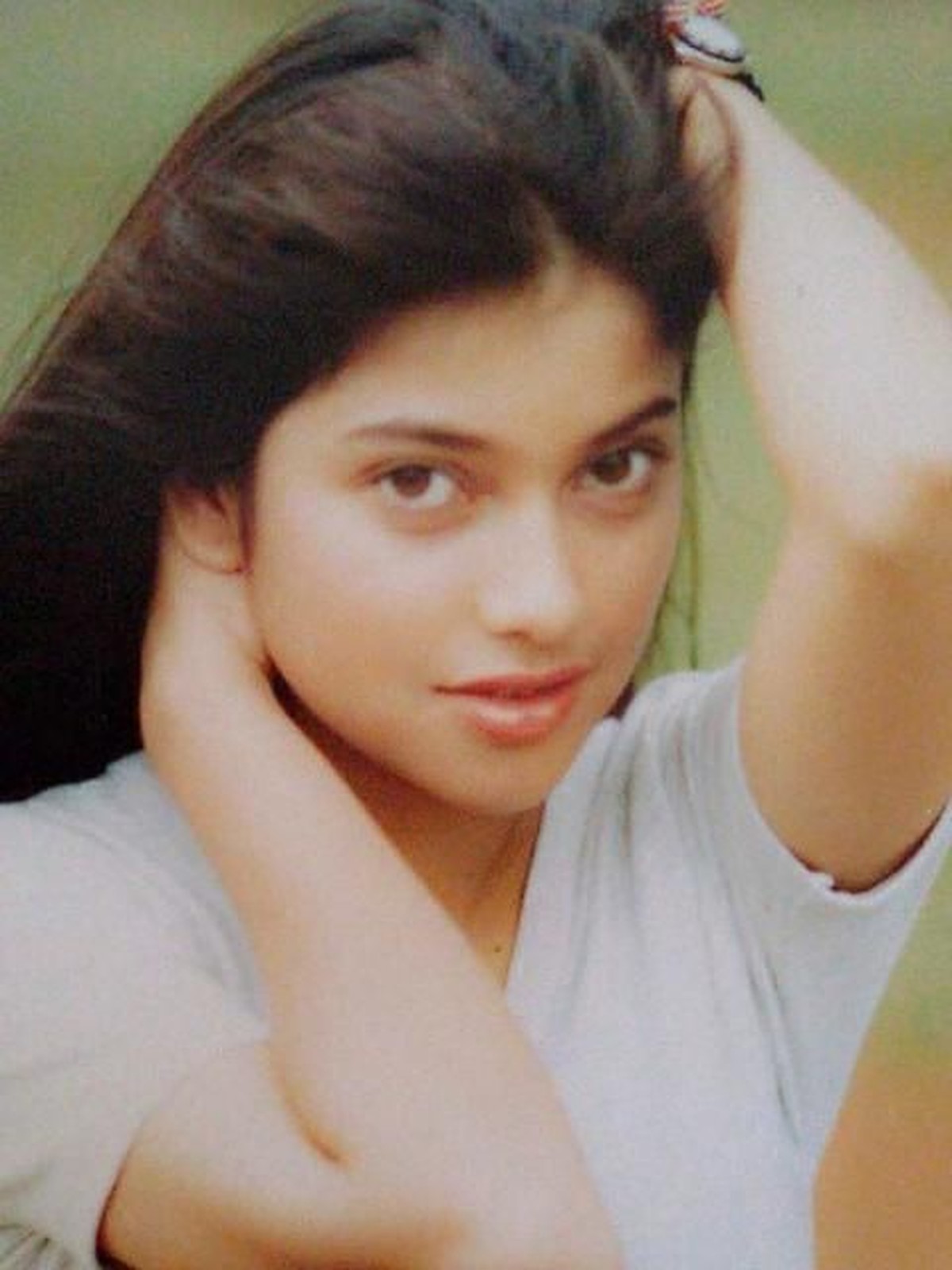 Intip transformasi Sarah Azhari dari awal karier hingga kini&period;