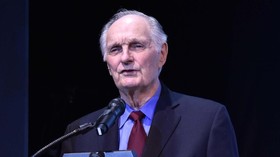 Aktor Alan Alda Terima Lifetime Achievement di SAG Awards