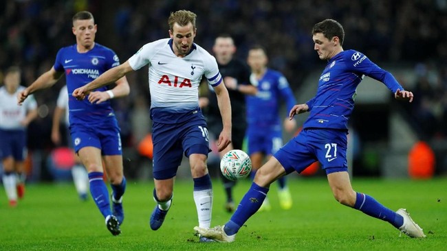 Manajer Chelsea Maurizio Sarri menilai penyerang Tottenham Hotspur, Harry Kane, lebih dulu berada dalam posisi offside sebelum mendapat penalti.