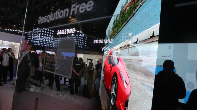 Samsung terus memberikan kode peluncuran ponsel lipat pertama dalam laman media sosial mereka.