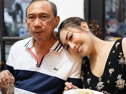 Kejutan Manis Ayu Dewi Bikin Sang Ayah Menangis Haru