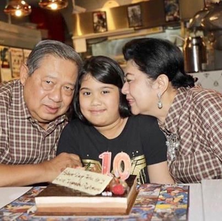 <p>Para cucu, memiliki panggilan khusus untuk SBY dan Ani Yudhoyono. Mereka dipanggil Pepo dan Memo nih, Bun, oleh keluarganya. (Foto: Instagram @aniyudhoyono)</p>