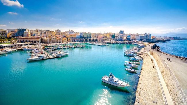 Wisatawan yang berkunjung ke Heraklion, Yunani, harus ekstra hati-hati, terutama ketika berada di dekat tumpukan sampah atau bangunan tua.
