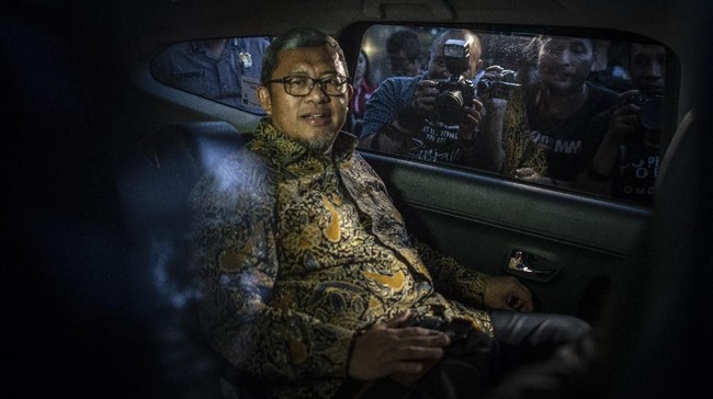 Mantan Gubernur Jabar Ahmad Heryawan mengaku sempat bertemu Bupati Bekasi nonaktif Neneng Hasanah dan membahas Perda Nomor 12 yang diduga terkait izin Meikarta.