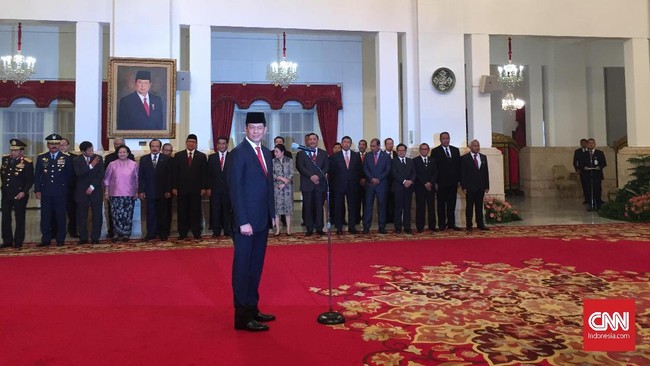 Presiden Joko Widodo resmi melantik Letnan Jenderal Doni Monardi sebagai Kepala Badan Nasional Penanggulangan Bencana (BNPB).