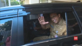 VIDEO: Pemeriksaan Bawaslu atas Pose Dua Jari Anies