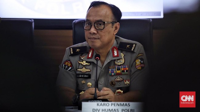 Mabes Polri mengingatkan pegiat lembaga survei yang mendapat ancaman agar menyertakan bukti saat melaporkan ke polisi.
