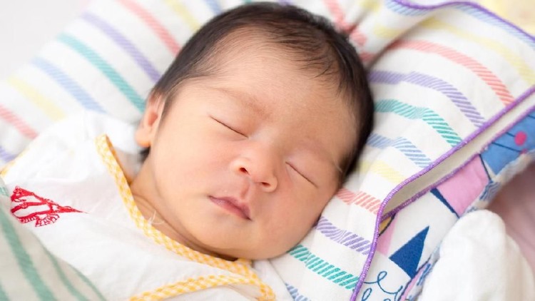 28 Nama Bayi Indah Terinspirasi Daerah Indonesia Timur Ayah Bunda ingin nama bayi dengan kearifan lokal? Coba cek nama bayi dengan berbagai daerah Indonesia Timur ini.