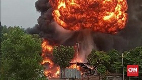 Gudang Diduga Penyimpanan BBM Meledak di Jalan Lintas Sumatra
