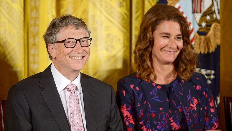 Sehari sebelum Bill Gates dan Melinda menikah, ibunda Bill Gates mengirim surat untuk Melinda. Surat itu mengubah hidup Bill dan Melinda.