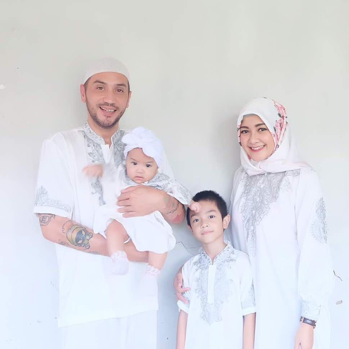 Gary Iskak yang dulu dikenal bermasalah kini mulai bertransformasi menjadi sosok yang baru&period; Dikabarkan hijrah sejak 2017 silam&comma; berikut transformasi Gary Iskak&period;