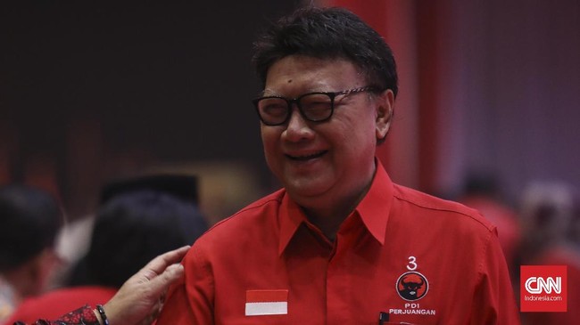 Menteri Dalam Negeri Tjahyo Kumolo menghadiri peringatan HUT PDI Perjuangan ke-46 di JIExpo Kemayoran, Jakarta, 10 Januari 2019. HUT PDI Perjuangan itu mengangkat tema Persatuan Indonesia Bumikan Pancasila. (CNN Indonesia/ Hesti Rika)