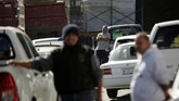 FOTO: Antrean Mengular Karena BBM Langka di Meksiko Presiden Juan Manuel Lopez Obrador memilih memerangi pencurian minyak, tetapi malah menimbulkan kelangkaan BBM di dalam negeri.