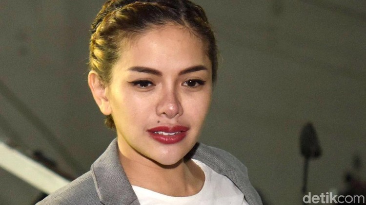Dipo Latief kabarnya meragukan anak yang telah dilahirkan Nikita Mirzani. Perlukah lakukan tes DNA?