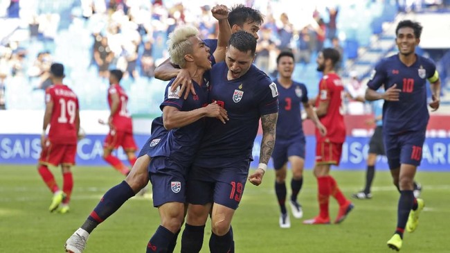Thailand secara mengejutkan berhasil menaklukkan tuan rumah Bahrain 1-0 pada lanjutan Grup A Piala Asia 2019 di Stadion Rashid Al-Maktoum, Dubai, Selasa (10/1).