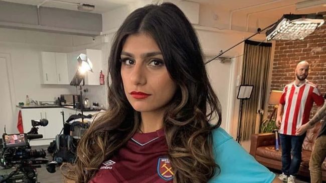 Mia Khalifa menyatakan pembelaannya terhadap rakyat Palestina dalam peperangan yang terjadi antara pihak Israel melawan kelompok militan Hamas.