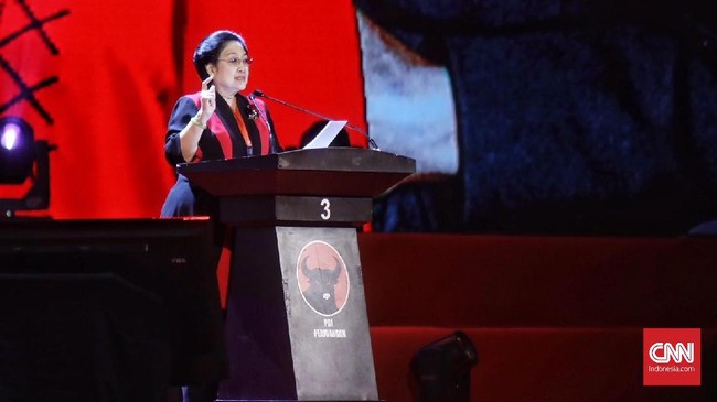 Ketum PDIP Megawati Soekarnoputri disebut setuju bahwa prajurit TNI perlu diberikan perhatian. Namun, dia mengingatkan jangan sampai ada dwifungsi TNI.