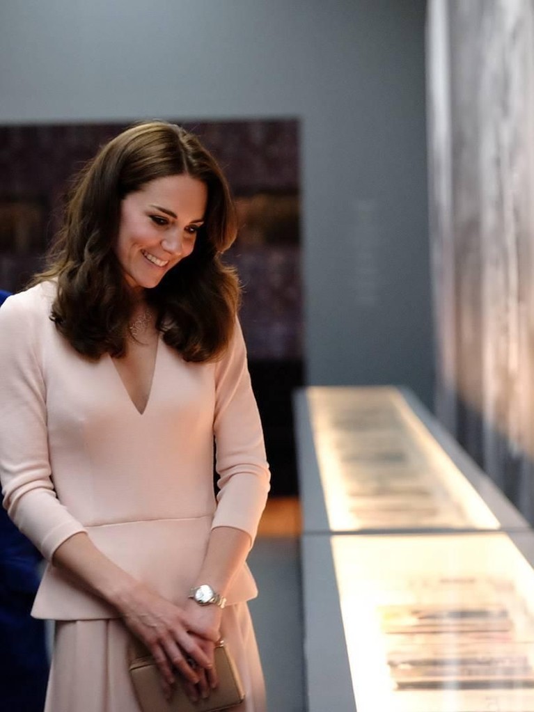 6 Pesona Kate Middleton di Usia 37 Tahun Kate Middleton baru saja berulang tahun yang ke-37 pada 9 Januari 2019. Yuk, intip enam pesona istri Pangeran William di usia barunya.