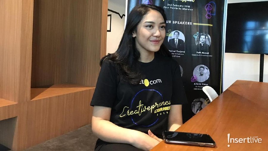 Putri Tanjung, anak dari pengusaha Chairul Tanjung, baru-baru ini mulai menunjukkan kepiawaian dalam menjalankan usaha.