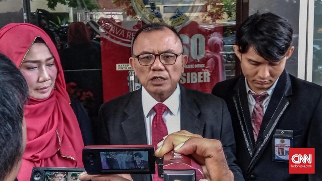 Kuasa hukum menyebut alasan pengunduran diri sebagai bentuk kekecewaan terhadap Vanessa Angel karena dianggap memberikan keterangan yang tak sesuai fakta.