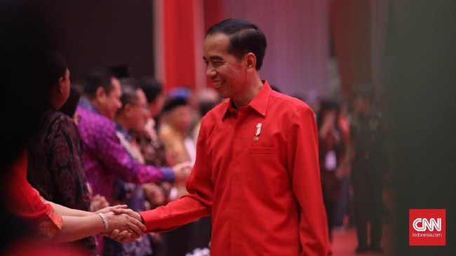 Jokowi buka bunyi usai PDIP memutuskan untuk tidak mengirim undangan Rakernas partai berlambang banteng itu 24-26 Mei mendatang.