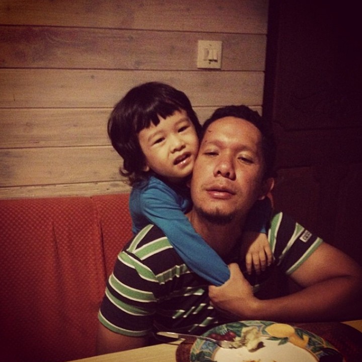 <p>Throwback saat Sheemar masih imut, mirip dengan sang ayah ya? (Foto: Instagram @anggapuradiredja)</p>