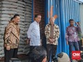 Jokowi Bantah Pasokan Beras 'Tercecer' di Luar Gudang Bulog