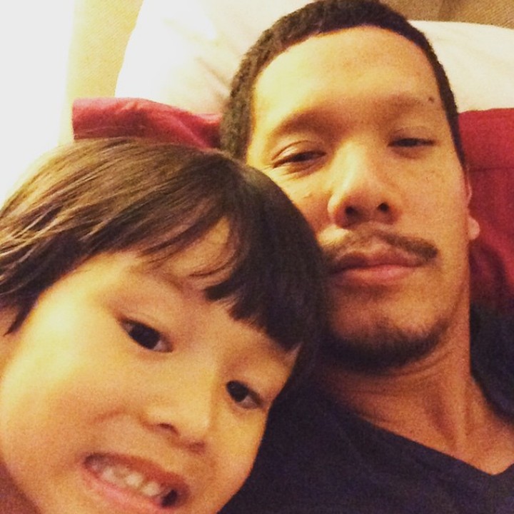 <p>Saat Angga mau tidur pun, Sheemar masih mengajak main nih, Bun. He-he-he. (Foto: Instagram @anggapuradiredja)</p>
