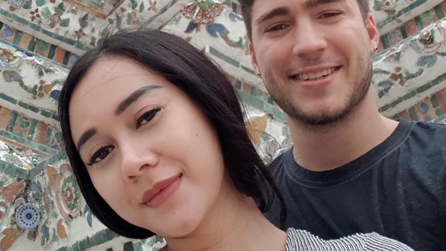 Suami Masih Diincar Banyak Wanita, Aura Kasih: How Lucky I am Aura Kasih merasa sangat bersyukur karena Eryck Amaral memilihnya. Diketahui Eryck hingga kini masih diincar banyak wanita.