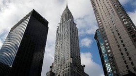 Helikopter Jatuh di Atap Gedung Manhattan