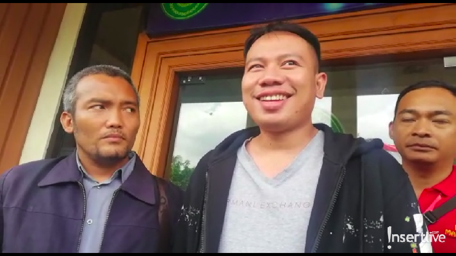 Selesai mengurus proses cerai, Vicky Prasetyo kini telah resmi menjadi duda.