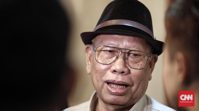 Mantan Ketua Mahkamah Agung, Bagir Manan sebagai panelis debat capres pertama 2019 di Jakarta, Kamis, 10 Januari 2019. CNNIndonesia/Safir Makki