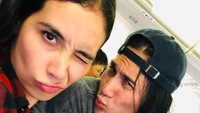 <p>Cuek bukan berarti nggak romantis dengan pasangan, seperi Marsha Timothy dan Vino G Bastian nih. (Foto: Instagram/ @vinogbastian__)  </p>
