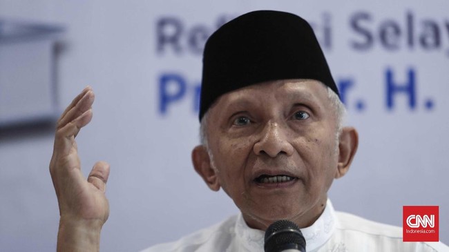 Amien Rais dipanggil polisi untuk diperiksa sebagai saksi untuk tersangka Eggi Sudjana yang terjerat kasus dugaan makar atas seruannya soal People Power.