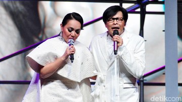 PERNIKAHAN JAUH DARI GOSIP