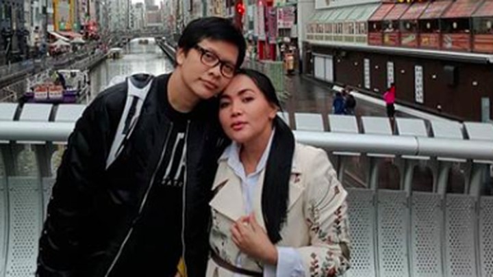 <p>Kemesraan pasangan Dewi Gita dan <a href=