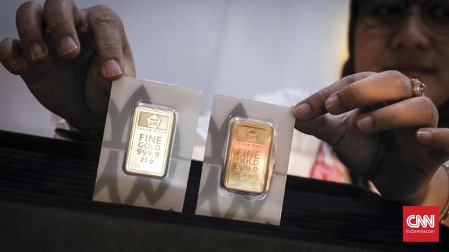 Harga jual emas Antam naik Rp5.000 ke Rp1.002.000 per gram pada perdagangan Rabu (13/4) pagi.