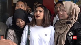 Tersangka UU ITE, Penahanan Vanessa Angel Ditentukan Senin