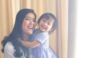 Cute! 7 Potret Raya Kohandi dengan Si Buah Hati