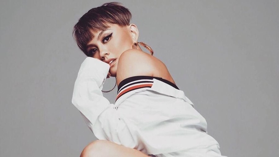 Lirik Lagu Nanana - Agnez Mo Lirik lagu Nanana milik Agnez Mo.