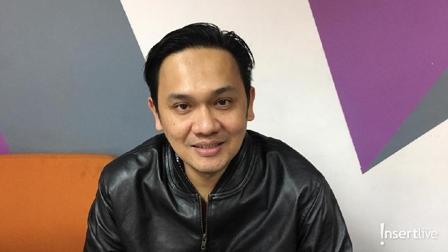 Farhat Abbas mengaku memiliki peran untuk menghajar para pelaku prostitusi di kalangan artis. 