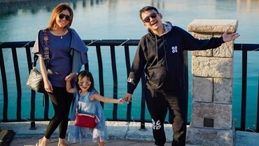 img-title Sama-sama Membuncit, Sarwendah: Ruben Onsu Berapa Bulan?