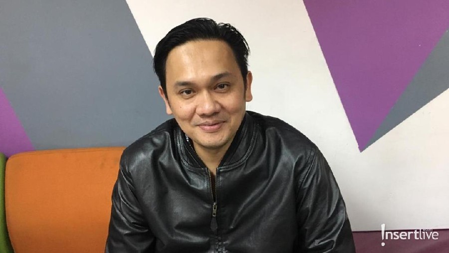Farhat Abbas Sebut Hotman Paris sebagai Provokator Farhat menyebut Hotman Paris sebagai provokator di antara Galih dan Fairuz.