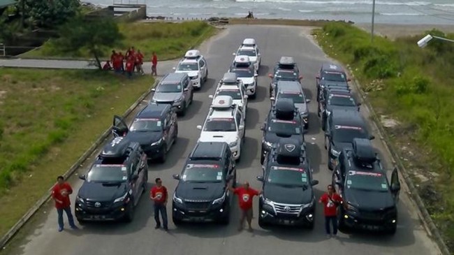 Aktivitas menempuh perjalanan jauh ini mereka lakukan atas dasar rasa penasaran dengan lokasi-lokasi wisata di Sumatra Barat.