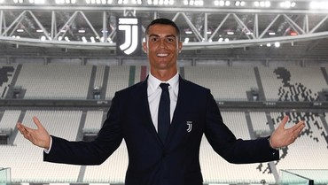 img-title Tentram Saat Dengarkan Tilawah Al Quran, Ronaldo Hafal Surat Al-Fatihah