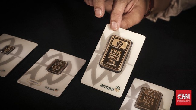 Harga emas Antam berada di posisi Rp756 ribu per gram pada Senin (21/10) tak bergerak jika dibandingkan dengan Minggu (20/10).
