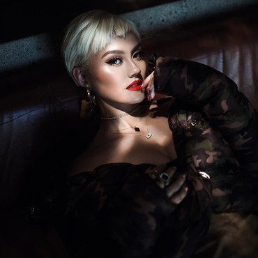 Masuk Nominasi iHeartRadio, Agnez Mo Minta Dukungan