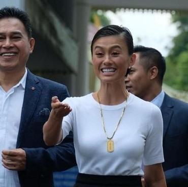 Penampilan Kece Agnez Mo Saat Bertemu Presiden Jokowi