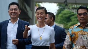 Penampilan Kece Agnez Mo Saat Bertemu Presiden Jokowi